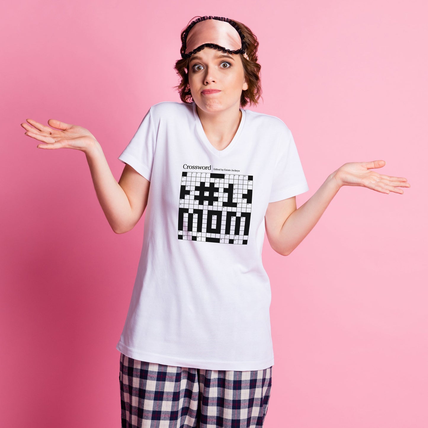 #1 MOM - Women's V-Neck